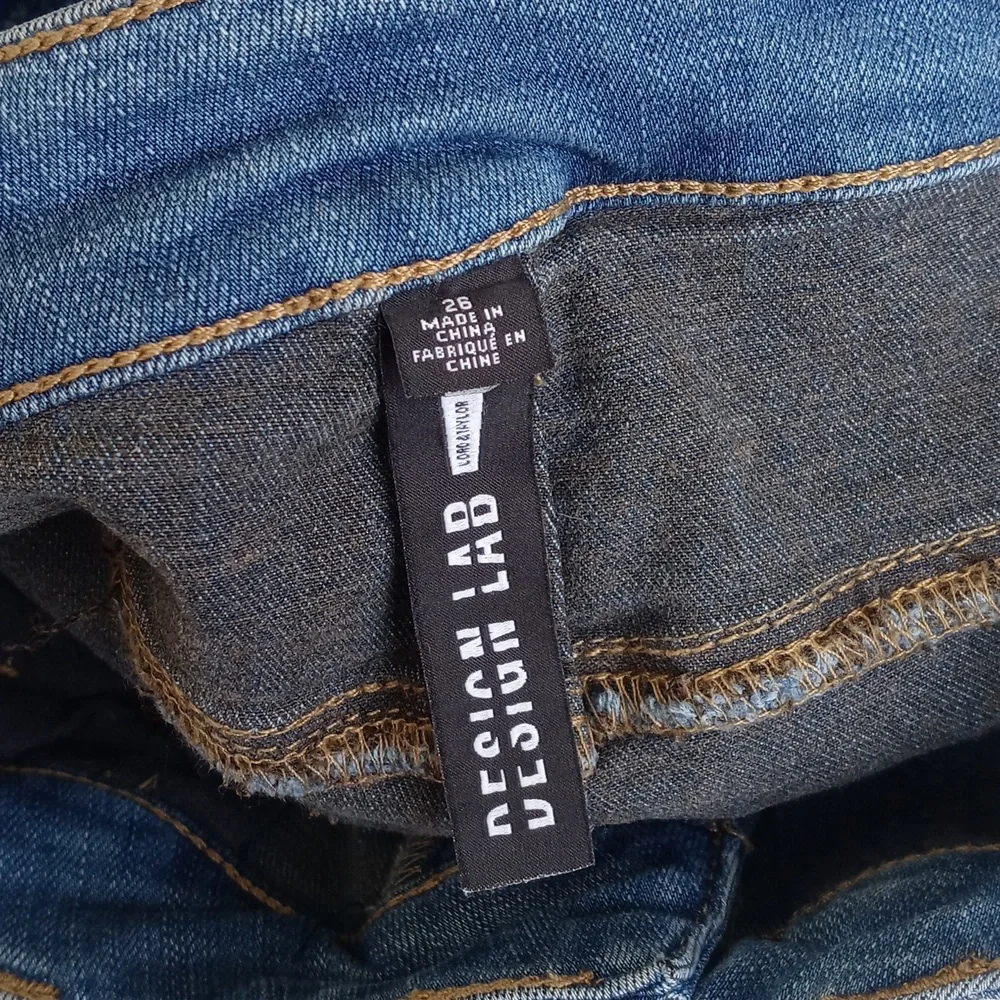 Design Lab Lord & Taylor Women’s Denim Blue Straight Frayed Leg Rayon Jeans 26